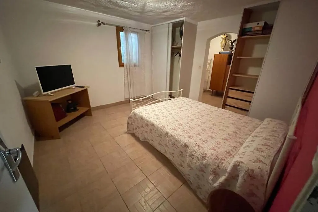 Villa Rez-De-Chaussée privatif - Alpilles - Piscine à Saint-Étienne-du-Grès Hébergement de vacances